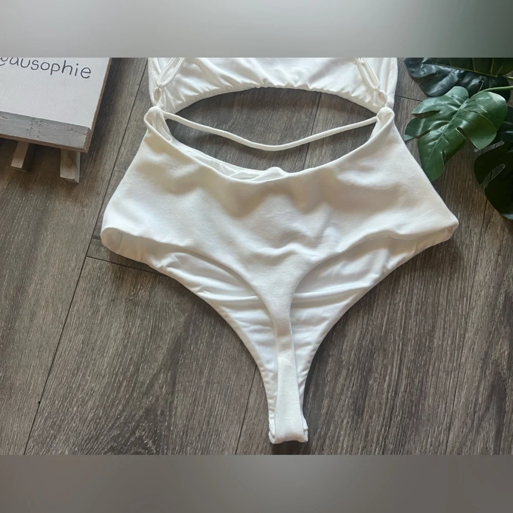 H:ours Esteban High Neck Cutout Racerback Bodysuit in Creamy White. Size XS